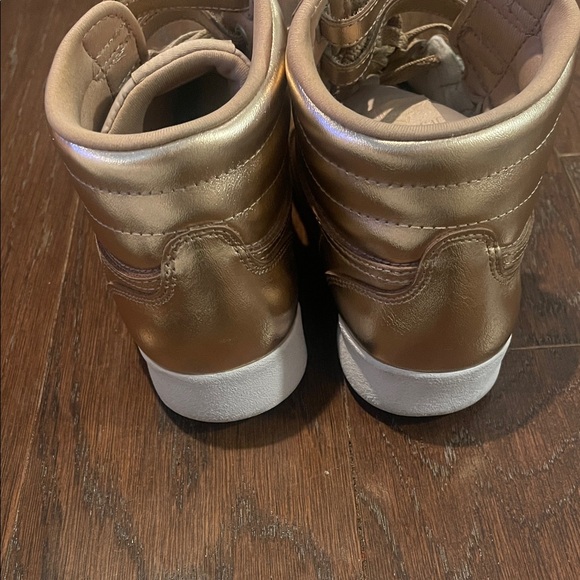 Reebok Rose Gold Sneakers - Picture 3 of 7